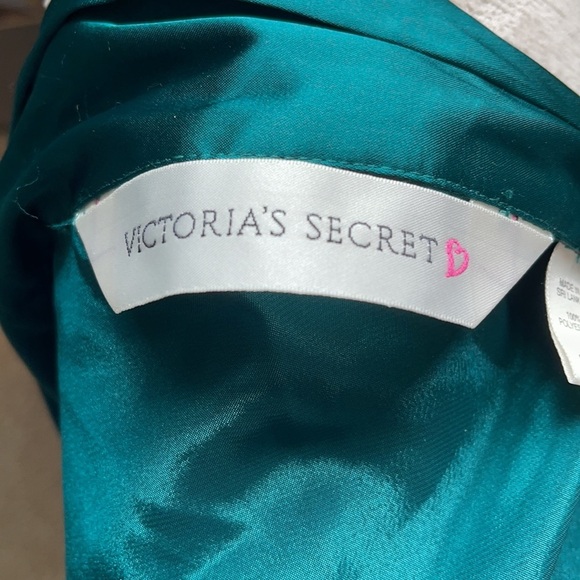 - Victoria Secret silk like nighty - Picture 7 of 12